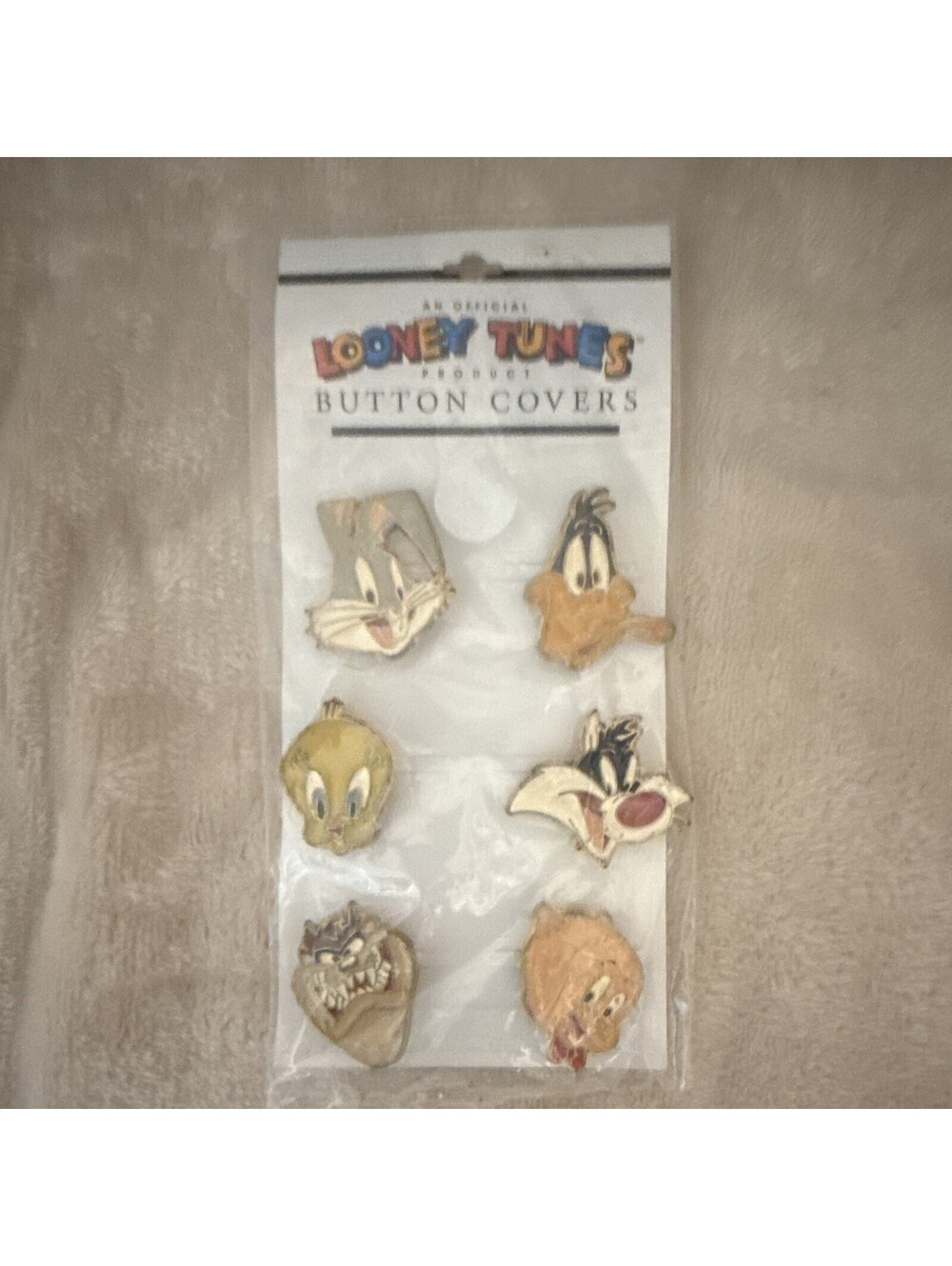 1993 VTG LOONEY TUNES BUTTON COVERS ( 6 IN PACK) - NEW !
